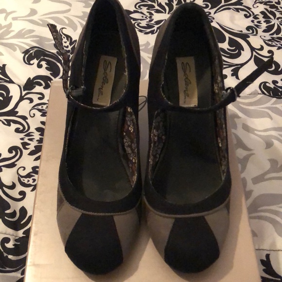 Heels - Picture 1 of 3